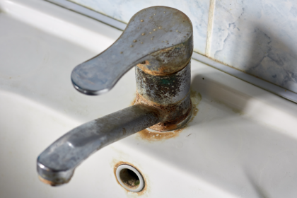 How to Remove Rust from Your Sink and Tub thumbnail